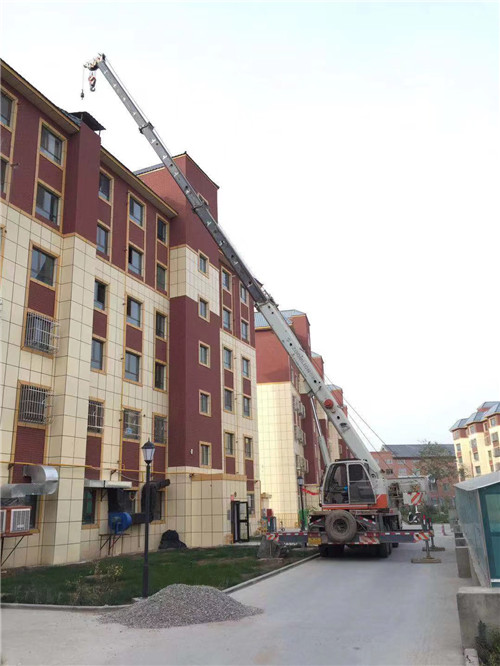 岭东区跨街广告牌的高空安装注意事项