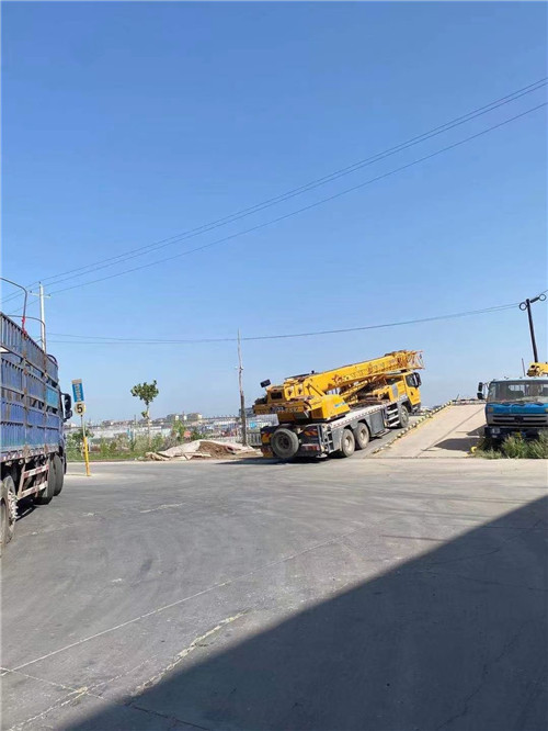 岭东区25吨吊车的租赁价格大概是多少？