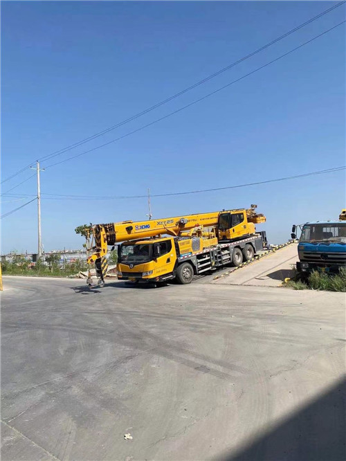 岭东区吊车作业时，可能会产生哪些额外收费项目？