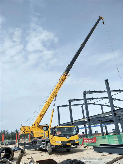 岭东区超高层建筑钢结构吊装案例